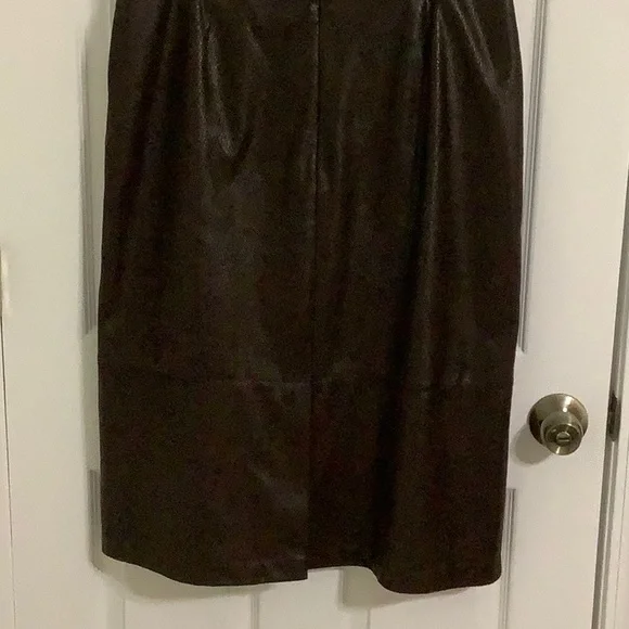 RUBY RD. Dark brown faux leather straight skirt, size 14 - Picture 3 of 6